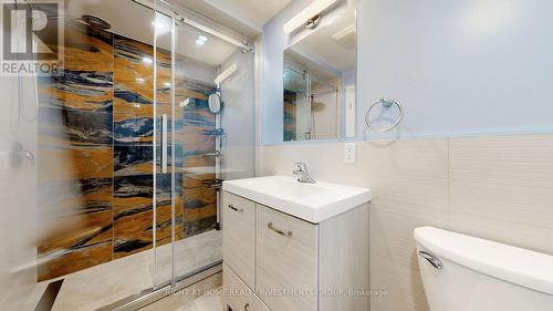 96 Four Seasons Crescent, Newmarket, ON - Indoor Photo Showing Bathroom