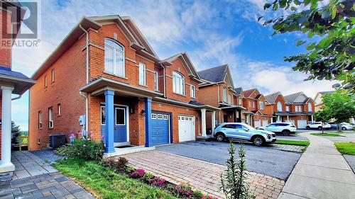 96 Four Seasons Crescent, Newmarket, ON - Outdoor With Facade