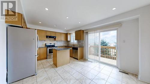 96 Four Seasons Crescent, Newmarket, ON - Indoor Photo Showing Kitchen