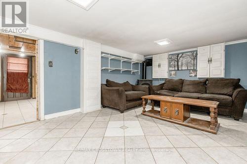 27 Riverview Heights, Toronto, ON - Indoor Photo Showing Living Room