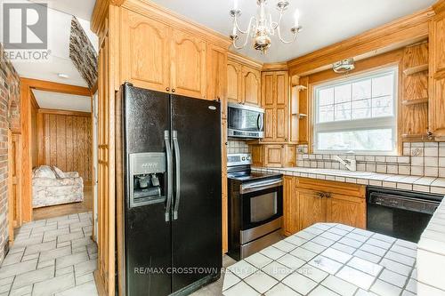 27 Riverview Heights, Toronto, ON - Indoor Photo Showing Kitchen