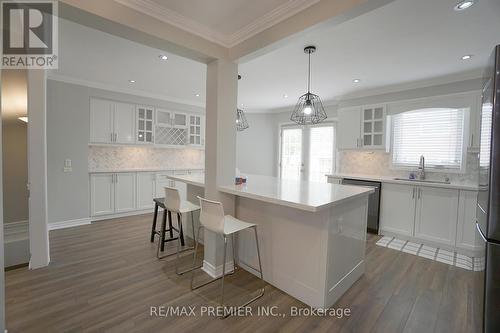 4661 Founders Walk, Mississauga, ON - Indoor Photo Showing Kitchen With Upgraded Kitchen