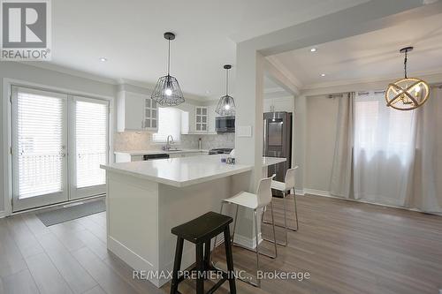 4661 Founders Walk, Mississauga, ON - Indoor Photo Showing Kitchen With Upgraded Kitchen