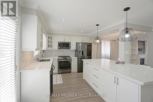 4661 Founders Walk, Mississauga, ON - Indoor Photo Showing Kitchen With Stainless Steel Kitchen With Upgraded Kitchen