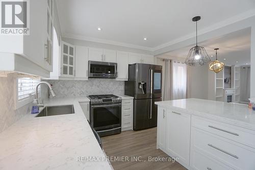 4661 Founders Walk, Mississauga, ON - Indoor Photo Showing Kitchen With Stainless Steel Kitchen With Upgraded Kitchen