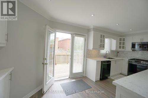 4661 Founders Walk, Mississauga, ON - Indoor Photo Showing Kitchen