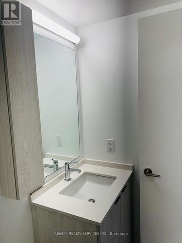 409 - 86 Dundas Street E, Mississauga, ON - Indoor Photo Showing Bathroom