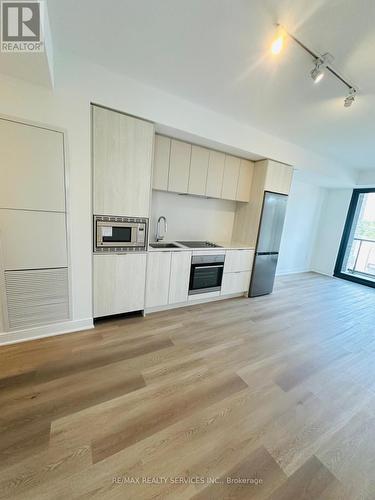 409 - 86 Dundas Street E, Mississauga, ON - Indoor Photo Showing Kitchen