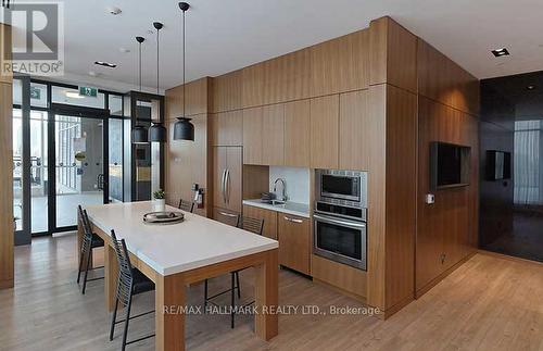 502 - 1 Neighbourhood Lane, Toronto, ON - Indoor Photo Showing Kitchen