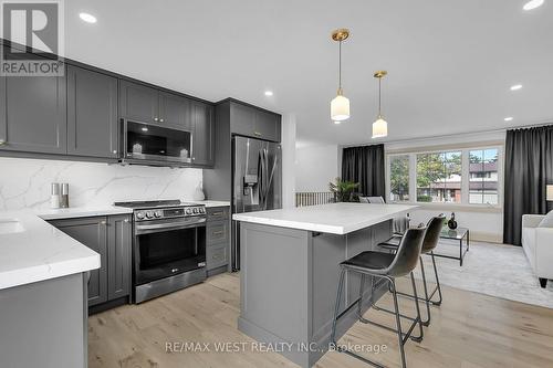 129 Mallard Crescent, Waterloo, ON - Indoor Photo Showing Kitchen With Upgraded Kitchen