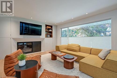 1250 Braeside Drive, Oakville (1011 - Mo Morrison), ON - Indoor Photo Showing Living Room With Fireplace