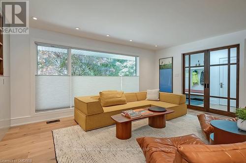 1250 Braeside Drive, Oakville (1011 - Mo Morrison), ON - Indoor Photo Showing Living Room