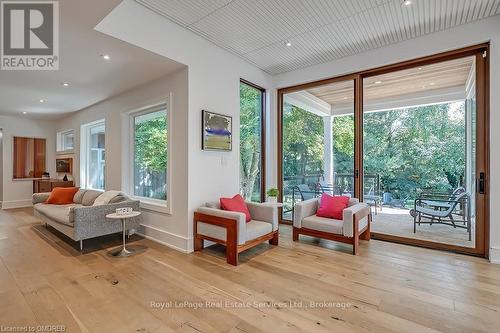 1250 Braeside Drive, Oakville (1011 - Mo Morrison), ON - Indoor Photo Showing Living Room