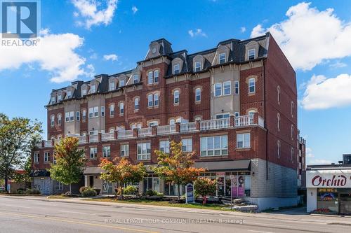 414 - 15450 Yonge Street, Aurora, ON - Outdoor With Facade