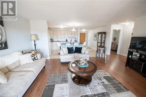 401 Birmingham Street E Unit# 305, Mount Forest, ON - Indoor Photo Showing Living Room