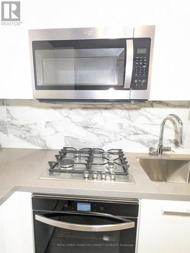 409 - 195 Mccaul Street, Toronto, ON - Indoor Photo Showing Kitchen