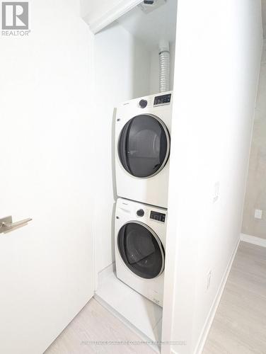 409 - 195 Mccaul Street, Toronto, ON - Indoor Photo Showing Laundry Room