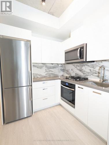 409 - 195 Mccaul Street, Toronto, ON - Indoor Photo Showing Kitchen With Upgraded Kitchen