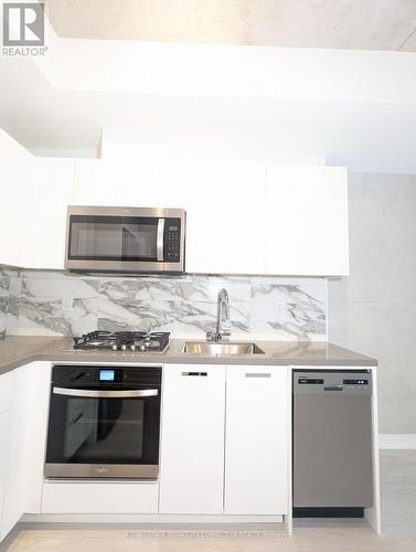 409 - 195 Mccaul Street, Toronto, ON - Indoor Photo Showing Kitchen