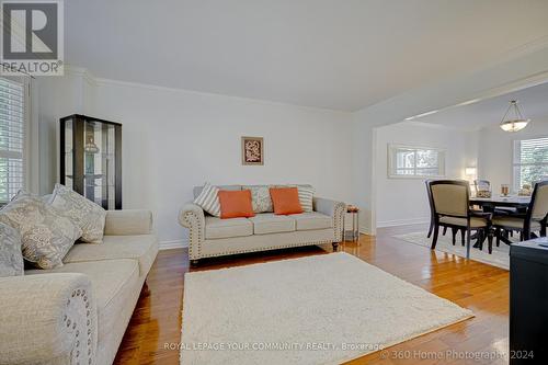 53 Marsh Street, Richmond Hill, ON - Indoor Photo Showing Living Room