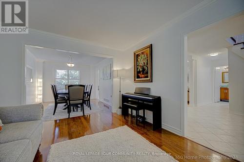 53 Marsh Street, Richmond Hill, ON - Indoor Photo Showing Living Room