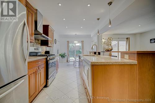 53 Marsh Street, Richmond Hill, ON - Indoor Photo Showing Kitchen With Upgraded Kitchen