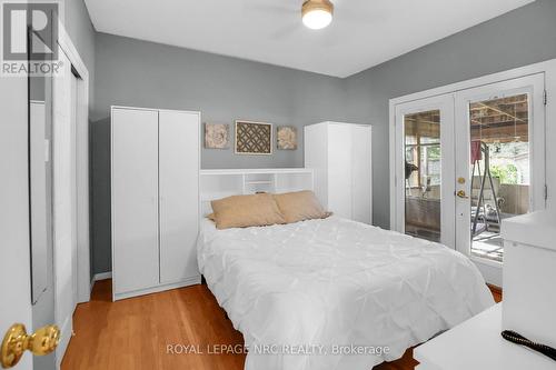 4457 Fourth Avenue, Niagara Falls, ON - Indoor Photo Showing Bedroom