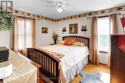 4457 Fourth Avenue, Niagara Falls, ON - Indoor Photo Showing Bedroom