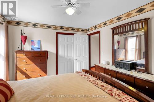 4457 Fourth Avenue, Niagara Falls, ON - Indoor Photo Showing Bedroom