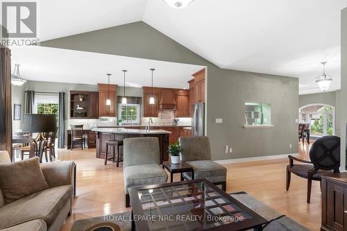 35 Diana Drive, Niagara-On-The-Lake, ON - Indoor Photo Showing Living Room