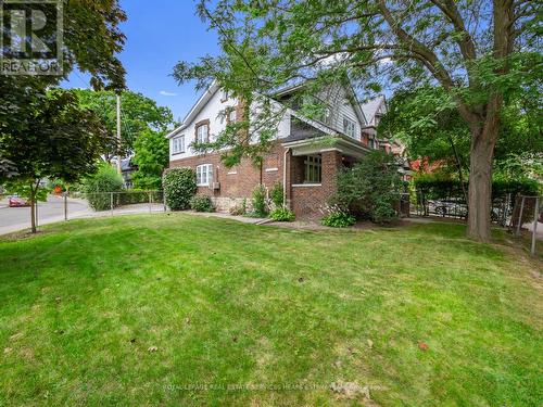 2 Wells Hill Avenue, Toronto, ON - Outdoor