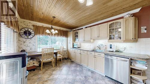 18671 Leslie Street, East Gwillimbury, ON - Indoor Photo Showing Kitchen