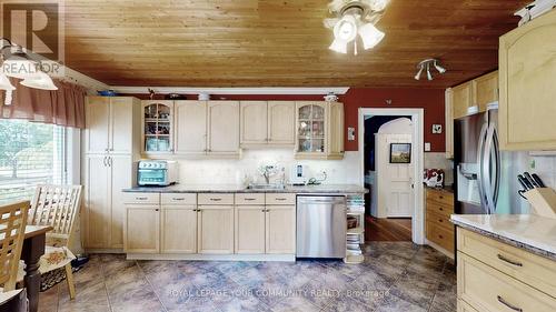 18671 Leslie Street, East Gwillimbury, ON - Indoor Photo Showing Kitchen