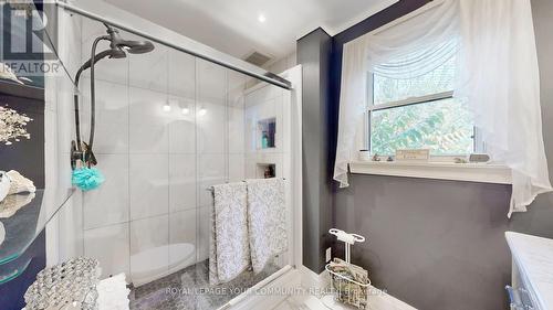 18671 Leslie Street, East Gwillimbury, ON - Indoor Photo Showing Bathroom