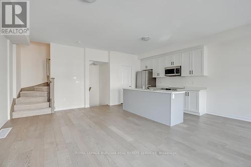 16 - 40 Zinfandel Drive, Hamilton, ON - Indoor Photo Showing Kitchen