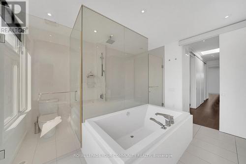 257 Roxton Road, Toronto, ON - Indoor Photo Showing Bathroom