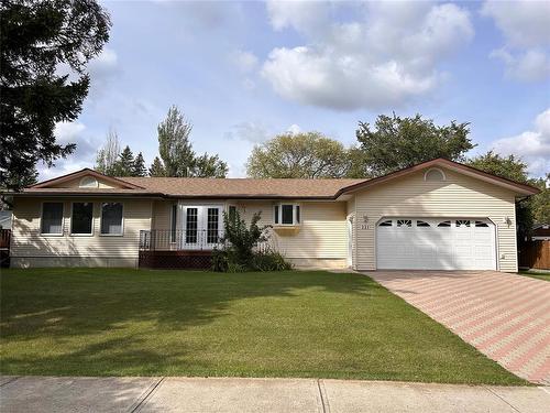 221 Broadway Avenue, Killarney, MB - Outdoor With Facade