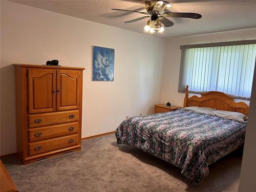 221 Broadway Avenue, Killarney, MB - Indoor Photo Showing Bedroom