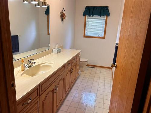 221 Broadway Avenue, Killarney, MB - Indoor Photo Showing Bathroom