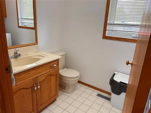 221 Broadway Avenue, Killarney, MB - Indoor Photo Showing Bathroom