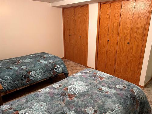 221 Broadway Avenue, Killarney, MB - Indoor Photo Showing Bedroom