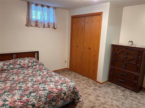 221 Broadway Avenue, Killarney, MB - Indoor Photo Showing Bedroom