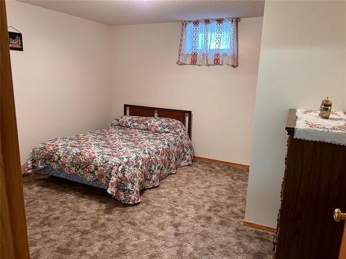 221 Broadway Avenue, Killarney, MB - Indoor Photo Showing Bedroom