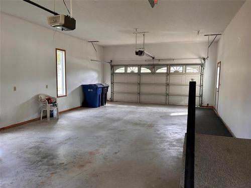 221 Broadway Avenue, Killarney, MB - Indoor Photo Showing Garage