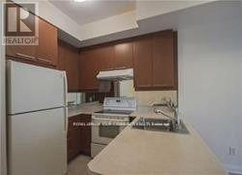 1002 - 1121 Bay Street, Toronto, ON - Indoor Photo Showing Kitchen