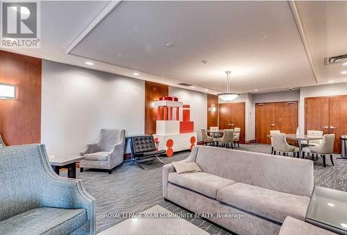 1002 - 1121 Bay Street, Toronto, ON - Indoor Photo Showing Living Room