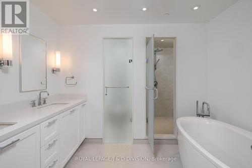 612 - 1 Strathgowan Avenue, Toronto, ON - Indoor Photo Showing Bathroom