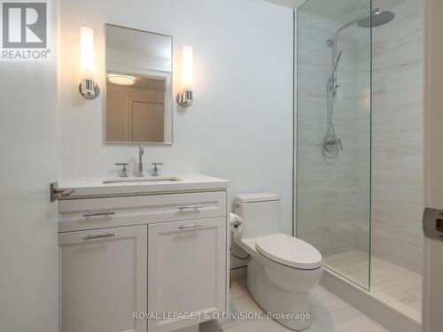 612 - 1 Strathgowan Avenue, Toronto, ON - Indoor Photo Showing Bathroom