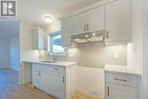 10 Silverleaf Path, St. Thomas, ON - Indoor Photo Showing Kitchen With Double Sink