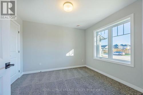 10 Silverleaf Path, St. Thomas, ON - Indoor Photo Showing Other Room